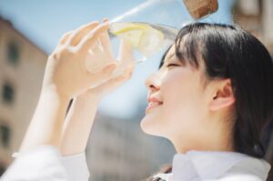體內攝取足夠的水分、注意防曬並做好保濕，就是唇部保養的關鍵！