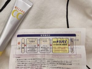 Melano CC 維他命C亮白精華實測_使用方式_找Cha研究室