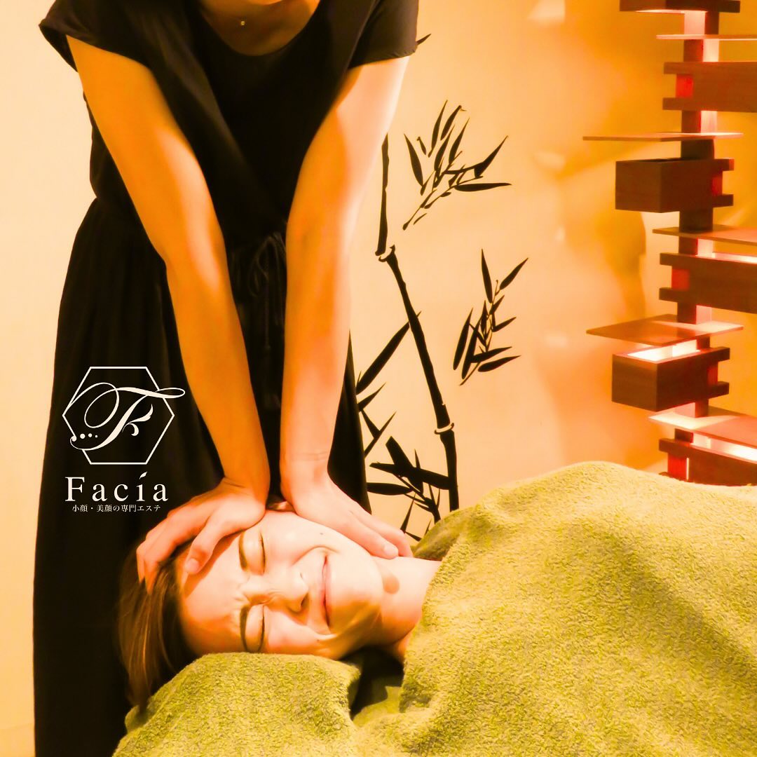 Facia 獨家研發「小臉按摩技術」