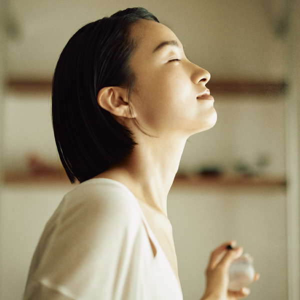 SINN PURETE Too Good 無酒精正念香氛噴霧使用示意圖