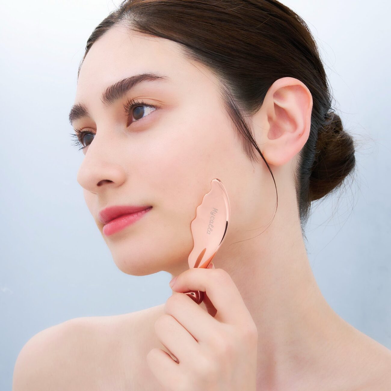 Mycalla系列 臉部W滾輪刮痧棒 使用示意圖